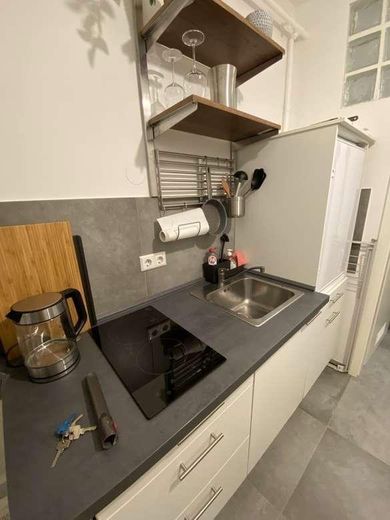 Frisch sanierte 1-ZKB Dachgeschosswohnung Frankfurt-Höchst | Stellplatz | privat – Küche