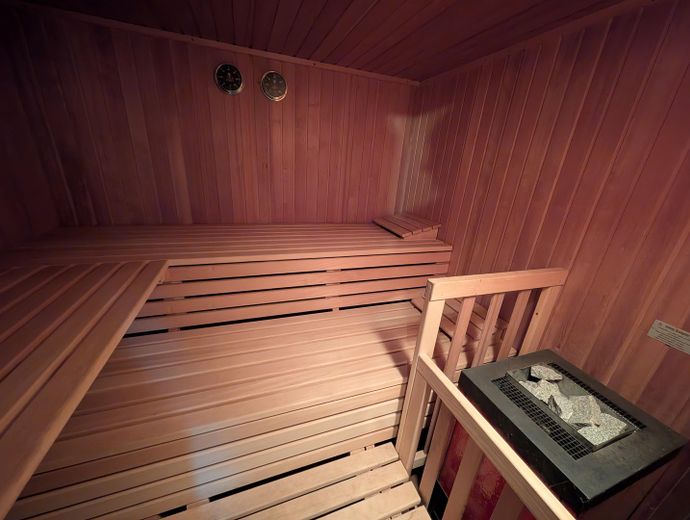Bungalow de arquitecto con piscina cubierta en Limburgerhof – Sauna