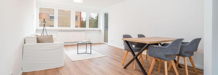 Appartement fraîchement rénové avec loggia à Nürnberg-Röthenbach – Fluransicht Wohnbereich