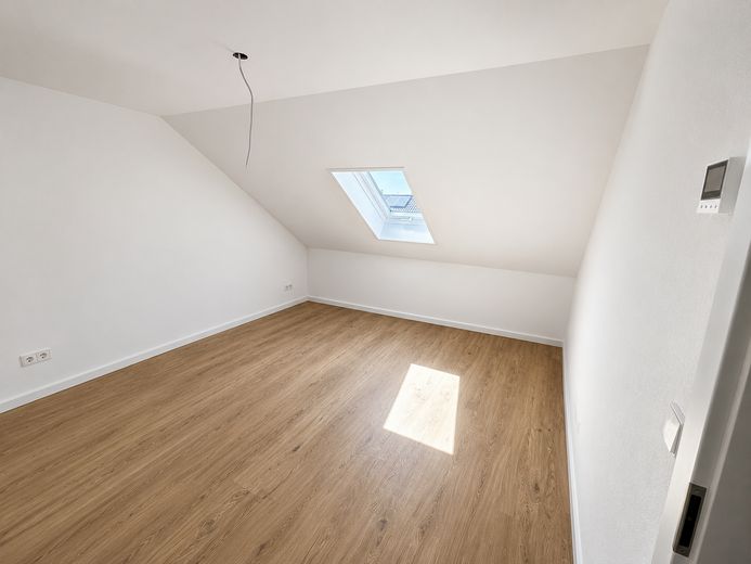 Modernized 2-room top-floor apartment in Böblingen – Foto 1