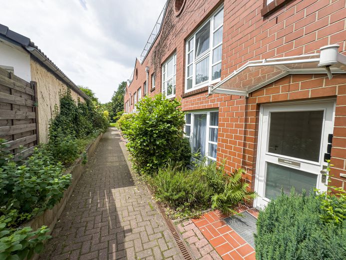 Modernisiertes Endreihenhaus mit 2 Bädern und 2 Loggien – ideal für Eigennutzer oder Kapitalanleger – Foto 8