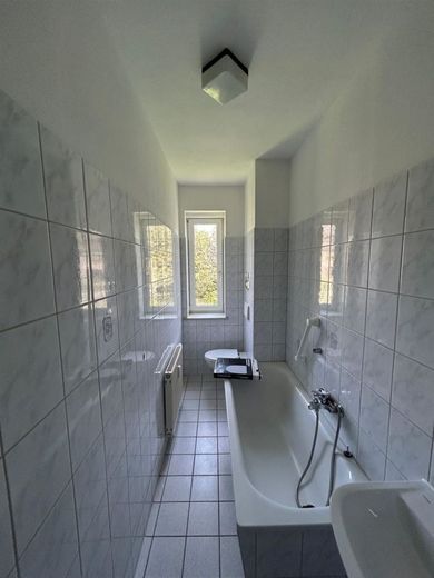 Großzügige 2-Zimmer mit Laminat, Balkon und Wannenbad zum Toppreis in ruhiger Lage! – PHOTO-2025-04-29-09-05-54_2