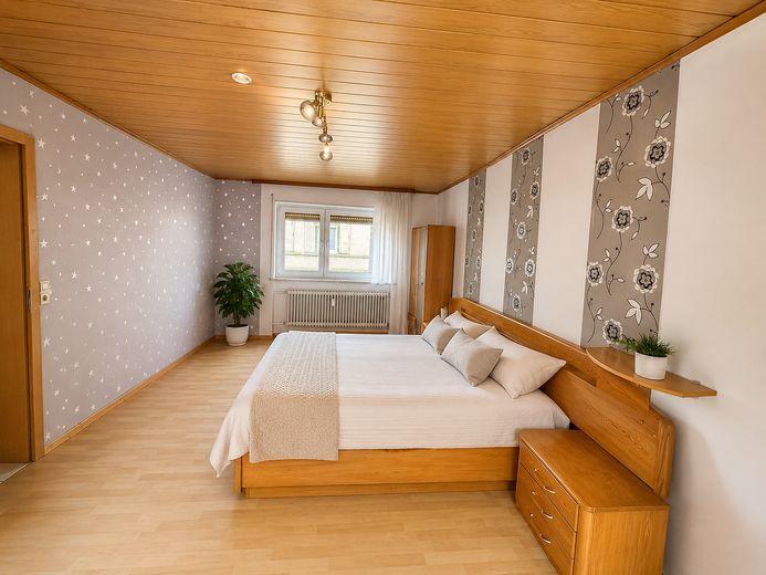 Große 4 Zimmer -Wohnung auf 2 Etagen mit 136 m² Wohnfläche, Balkon und Innenhof – Schlafzimmer