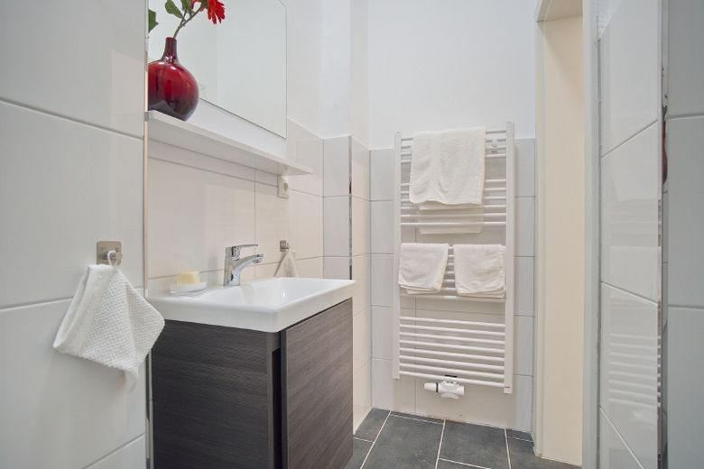 Helle, neu sanierte und möblierte Wohnung in zentraler Lage, mit W-LAN, Parkplatz-Anmietung möglich! – 0ba0a27c75b60f03374aa5948f17df6c27176c45.jpg