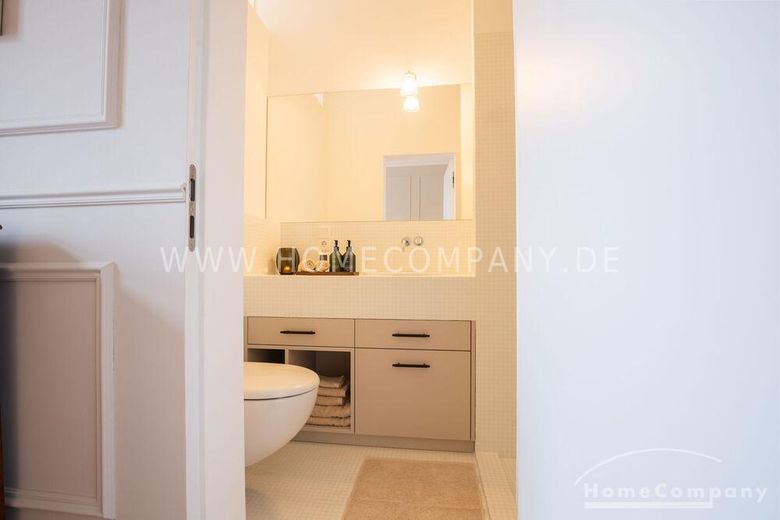 ***Klassische Eleganz in vollendeter Form – stilvoll sanierte Altbauwohnung mit Balkon in Bestlage Altbogenhausen – 6565729702af1d86af11c699d290f334d3108431.jpg
