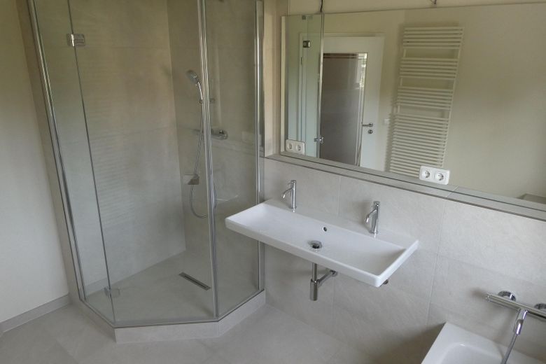 Hochwertige DHH in ruhiger Toplage München-Obermenzing – Bad OG