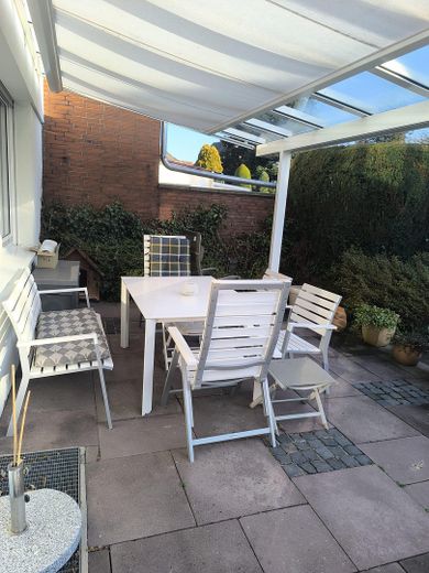 Provisionsfrei für Käufer | Familienhaus in Toplage | Bieterverfahren ab 389.000 € – Terrasse