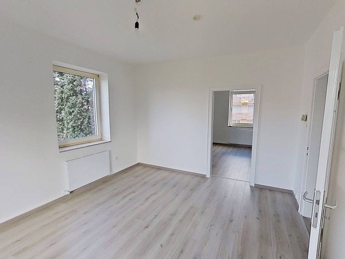 Acogedor piso de 3 habitaciones a poca distancia a pie del centro de la ciudad – Ansicht II: Wohn- und Esszimm…