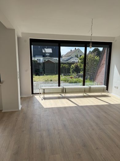 Wohnzimmer mit Gartenblick