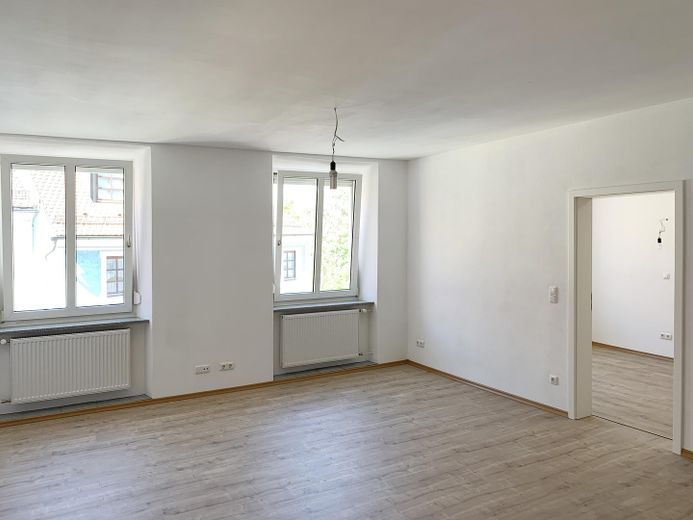 Sanierte 3-Zi Altbauwohnung in Straubing - Kernstadt (7012) – Wohnzimmer