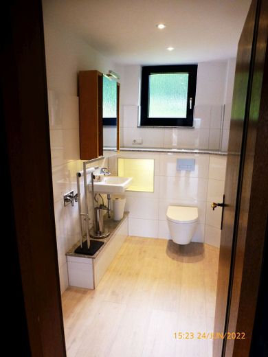 Belbe appartement calme de 2,5 pièces ZKBGWDM au 2e étage, avec garantie du prix du loyer, petit balcon dans un emplacement privilégié, – Gäste WC