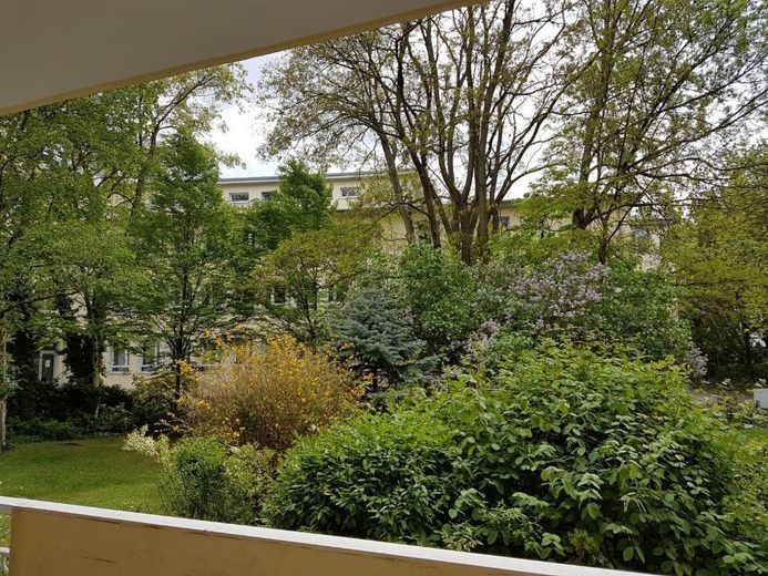Bezugsfreie helle Wohnung mit Südwestloggia – Foto 10