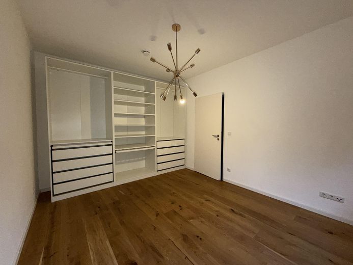 Appartement moderne de 2 pièces dans l’Ostend de Francfort, près de la BCE, avec cuisine équipée et balcon – Schlafzimmer 