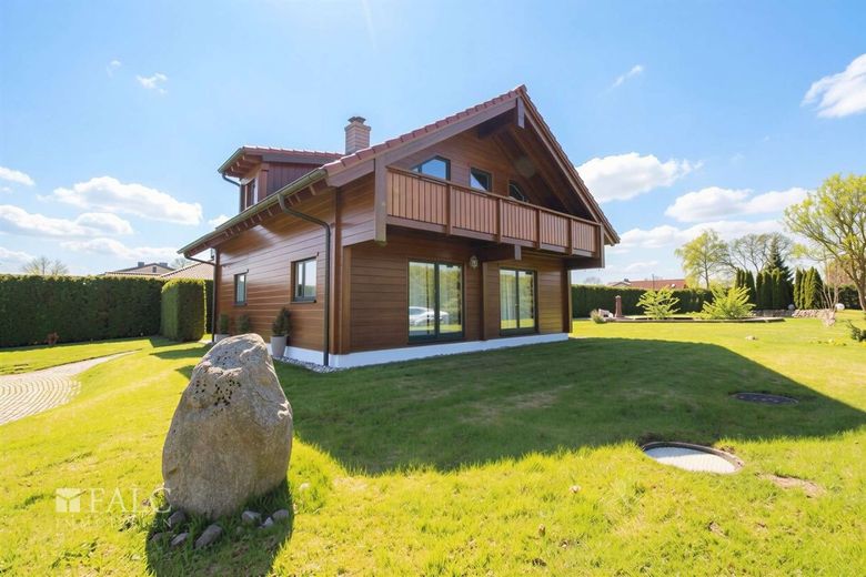 +++ Natur pur &amp; Design: Hochwertiges Fullwood-Wohnblockhaus mit Weitblick in Ostseenähe +++ – Außenansicht I