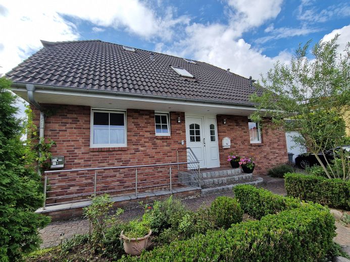 Wohntraum mit Finanzierungsplus: EFH mit separatem Wohnbereich in Lüneburg-Oedeme – Haus Eingang