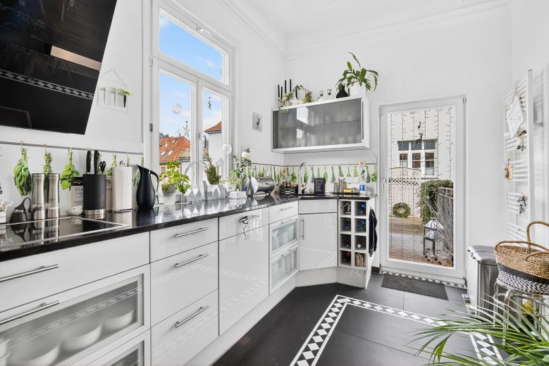 Stilvoll wohnen in der Esslinger Altstadt - 4,0 Zimmer Wohnung (provisionsfrei & leerstehend) – Küche