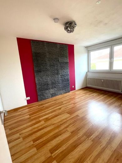 Provisionsfreie lichtdurchflutete 3-Zimmer-Wohnung mit Miele-Küche & Bergblick – sofort verfügbar! – Schlafzimmer