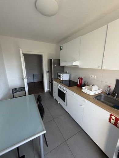 Aydınlık, yenilenmiş 3 odalı daire balkonlu - Boş & işçi dairesi – Küche