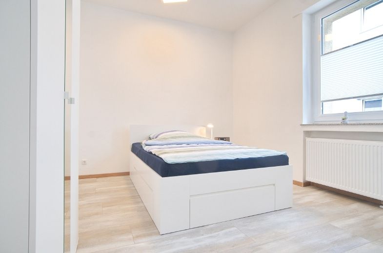 Bright, fully renovated and furnished apartment for your professional stay, with garden terrace, stylish large shower room and internet access. – 629da47b36e5561d4b3be8b21de04d597312e0f1.jpg