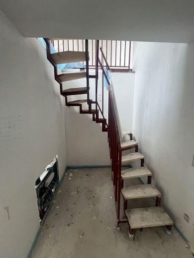 NEW-BUILD FIRST OCCUPANCY 2-room gallery apartment in Nuremberg with balcony / underfloor heating / duplex garage – 4_Treppe