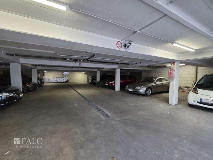 Zentrum vor der Tür - Natur vor dem Fenster! Penthouse in kleiner Einheit – Tiefgarage