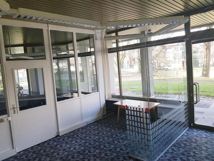 Retail space / office / practice — quiet yet central / S-Bahn around the corner / on 2 levels – Eingangsbereich EG