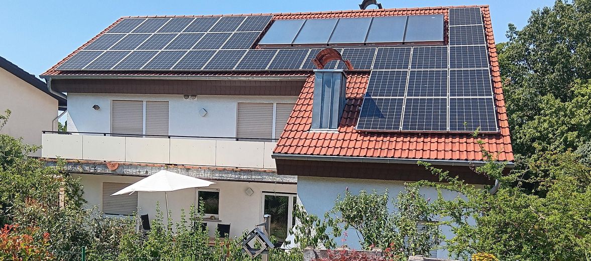 Energieeffizientes Einfamilienhaus - biologisch saniert und einzugsfertig – PV-Anlage Südseite