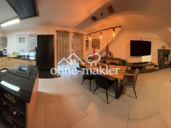 wunderschön geschnittene, lichtdurchflutete 3 Zi. DG- Wohnung – Foto 1