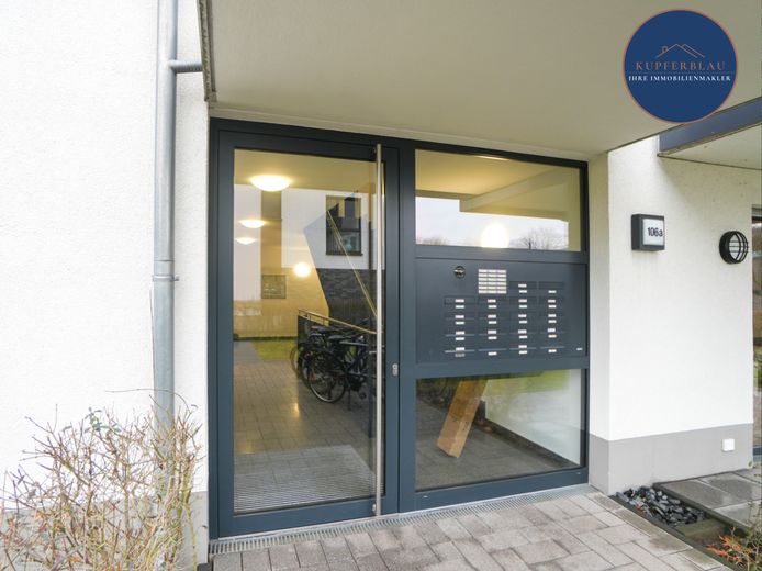 Moderne 2-Zimmer-EG-Eigentumswohnung mit Terrasse und Stellplatz in Bonn-Hochkreuz – Hauseingang