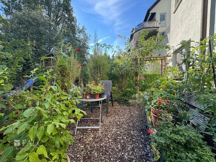 Gartenwohnung mit Hauscharakter - Terrasse, großer Garten &amp; Kamin in naturnaher Lage – Garten