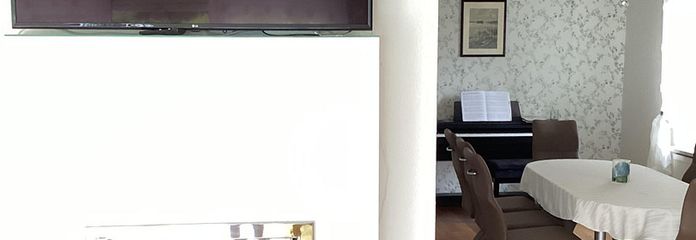 Wohnzimmer mit Kamin