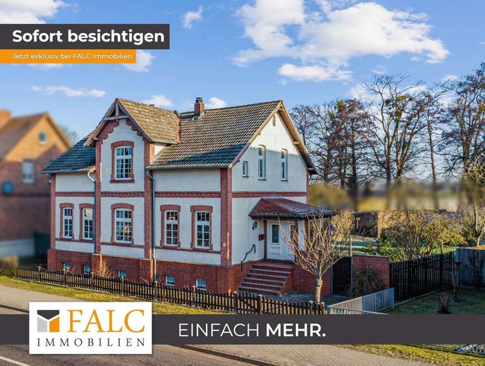 +++ Elegantes Zweifamilienhaus mit großem Garten, Badeteich inkl. Poolhaus +++ – Titel