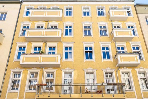 2-Zimmer Altbauwohnung mit Terrasse zum Hof