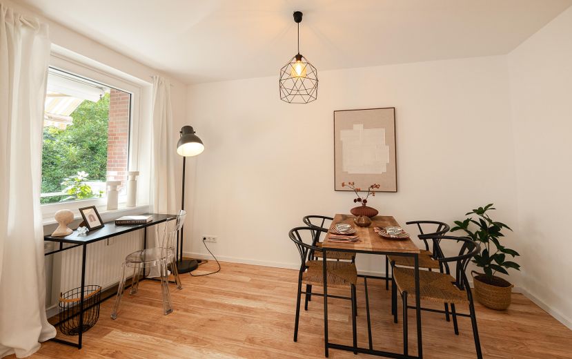 Provisionsfrei – frisch kernsanierte 3-Zimmer-Wohnung mit Balkon und Tiefgarage in Winterhude – Ess- und Arbeitszimer