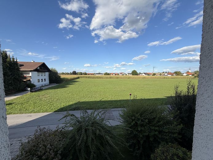 Mooie, ruime 3-kamerwoning 90m² met zuidwestbalkon en droomuitzicht in Rosenheim-Pang – Blick von Bad
