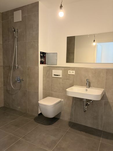 Helle möblierte 2-Zimmer-Wohnung Neubau in Prenzlauer Berg – Bad