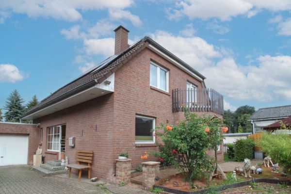 Uw familieparadijs in Garbsen-Horst: Ruime eengezinswoning met uitgestrekte tuin