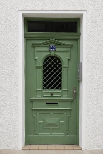 Stilvolle Altbauwohnung im Herzen von Schwabach – urbanes Wohnen mit historischem Charme – Hauseingang