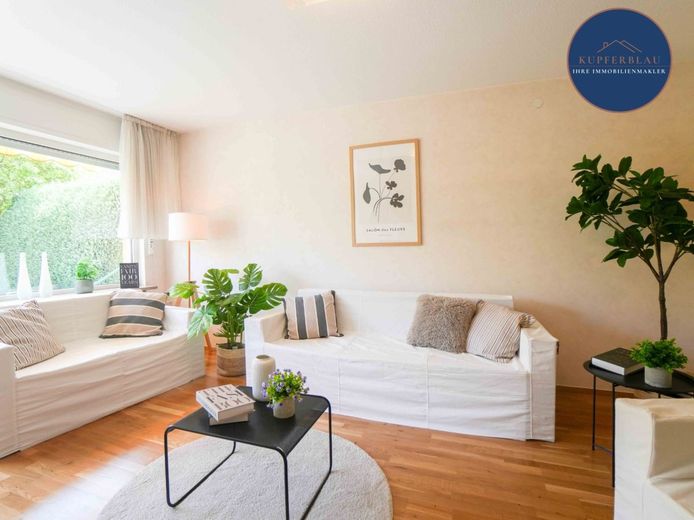 Familienidylle in Köln-Porz/Urbach - Doppelhaushälfte mit Garten und Garage auf Erbpacht – Wohnzimmer EG