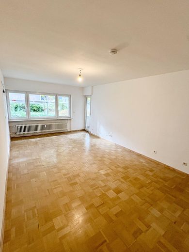 विशाल 4,5-कमरे का अपार्टमेंट | 92 m² | नई रसोई और स्नानघर | 2 बालकनी | गैराज – Wohnzimmer
