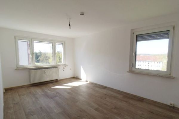 +++ luminoso appartamento di 3 locali con cucina componibile +++