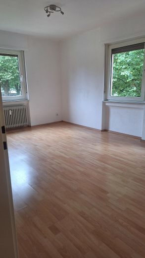 Vivienda familiar en ZW, disponible para alquilar a partir de noviembre/diciembre – Schlafzimmer hinten rechts