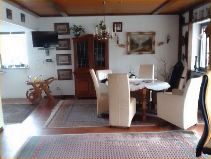 Großes Einfamilienhaus auf großem Grundstück – Esszimmer