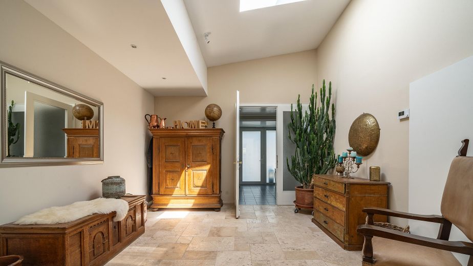 290 m² + 2.464 m² Naturidyll | Pool & Gartensauna | Aartalblick | Mehrgenerationen o. Vermietung – Gr. Wohnung Diele