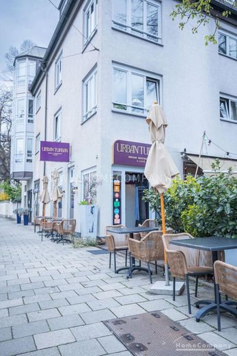 ***Klassische Eleganz in vollendeter Form – stilvoll sanierte Altbauwohnung mit Balkon in Bestlage Altbogenhausen – 3588472f588947bd0dde265b44a94193b9945ee4.jpg