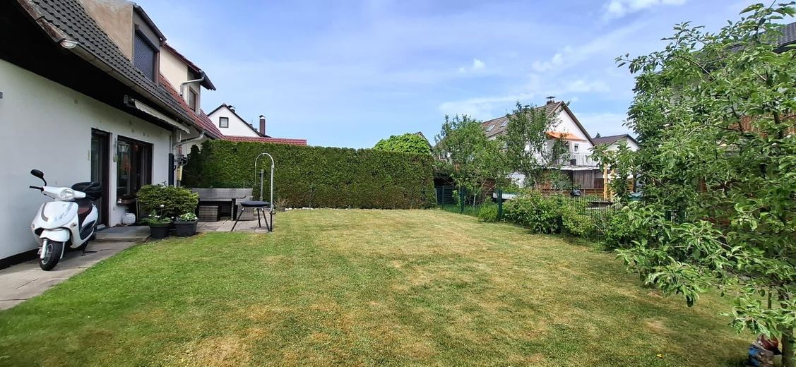 Doppelhaushälfte mit großem Garten & Ausbaupotenzial im Musikerviertel Geretsried – Großer Garten