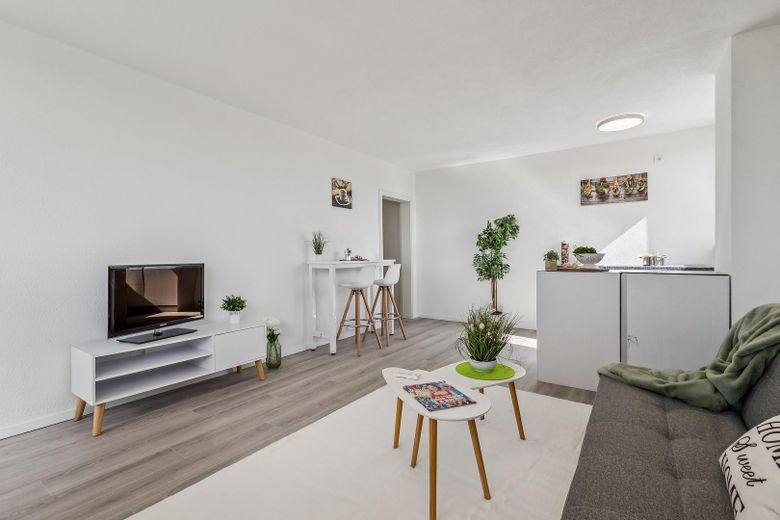 Affascinante appartamento vicino all’università, senza provvigione (foto originali) – Wohnzimmer mit Küche