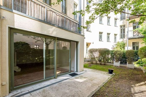 Superbe appartement en duplex avec terrasse de jardin et balcon en plein cœur de Kreuzberg !