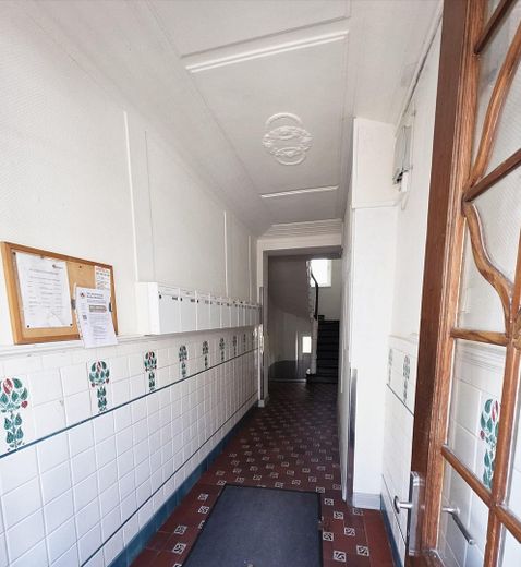 Umfassend renovierte Wohnung im Jugendstilgebäude, provisionsfrei – Hausflur