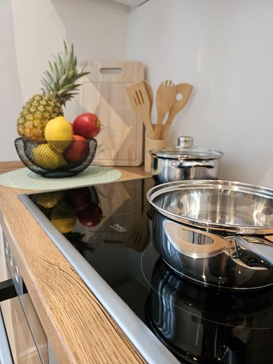 WG-Zimmer möbliert & frisch saniert – 8 Min. zur HTW Uni / Furnished room in a shared apartment – Küche / Kitchen